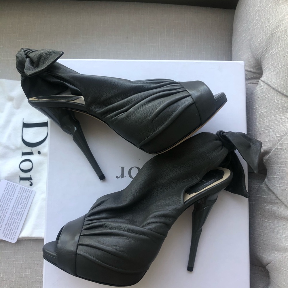 Dior 832 GRIS ANTHRA Heel